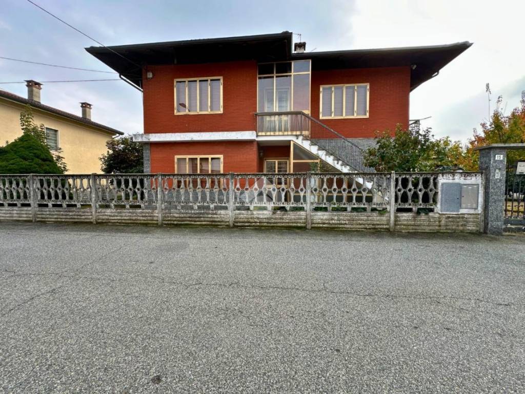 Villa bifamiliare via cervino 15, centro, santhià