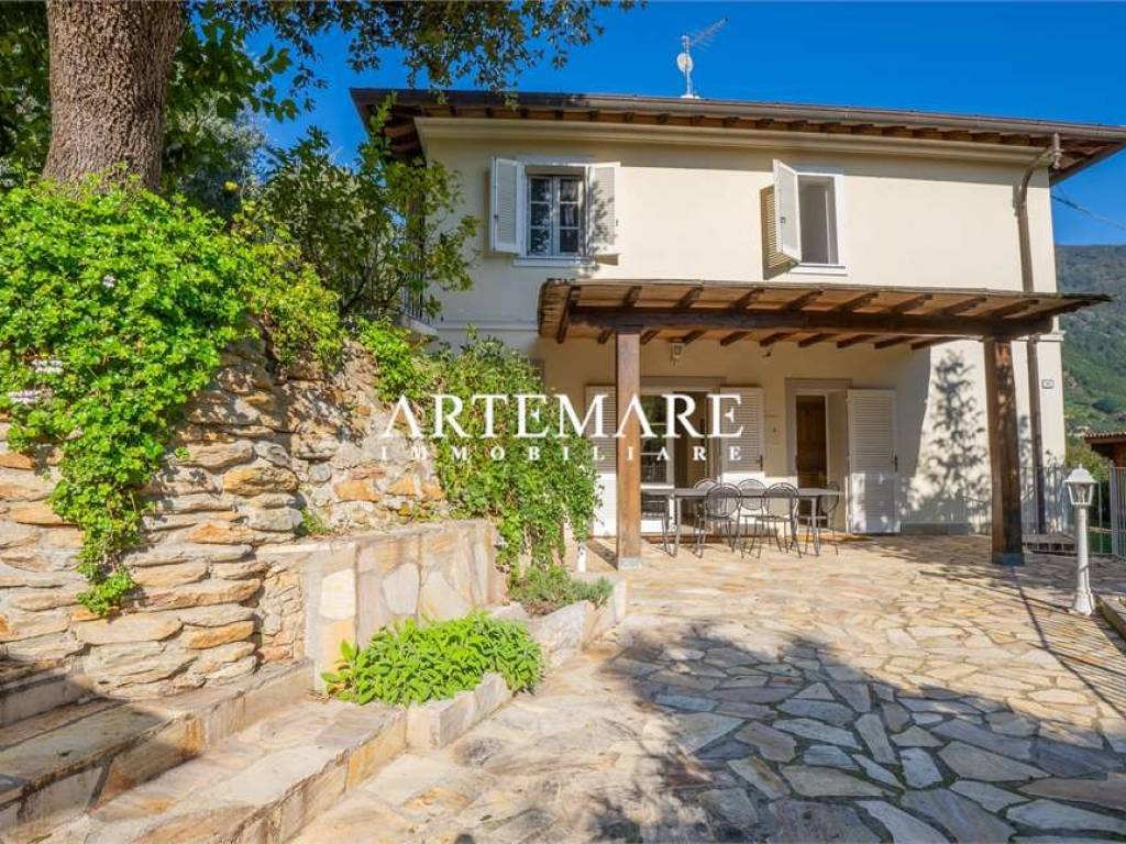 Villa unifamiliare via valenciaia, pietrasanta