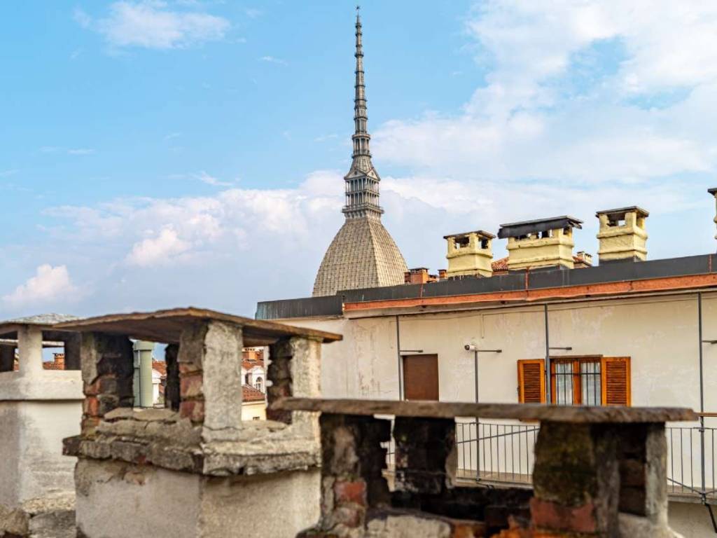 Bilocale via po, giardini reali, torino