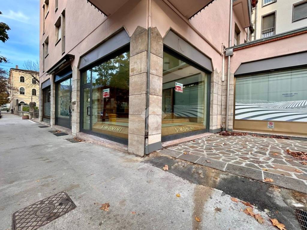 Locale commerciale via nicolò tommaseo 1, centro nord, rovereto