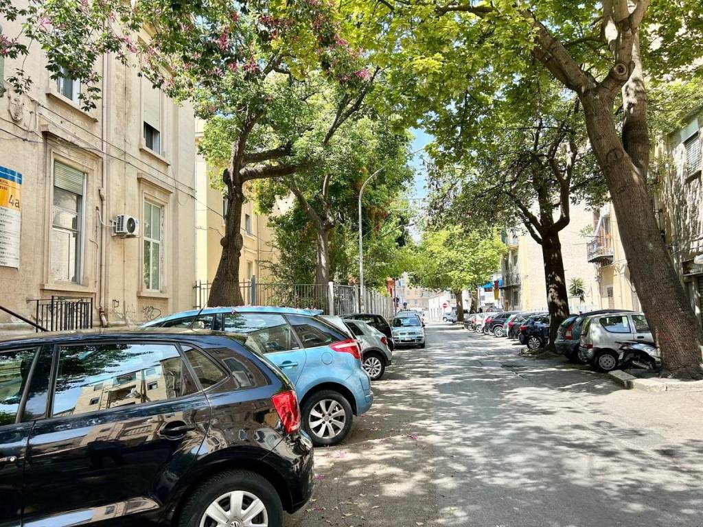 Stanza doppia via liborio giuffrè 18, palermo