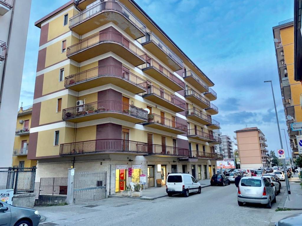 Locale commerciale via luigi vanvitelli, sala, mellusi, benevento