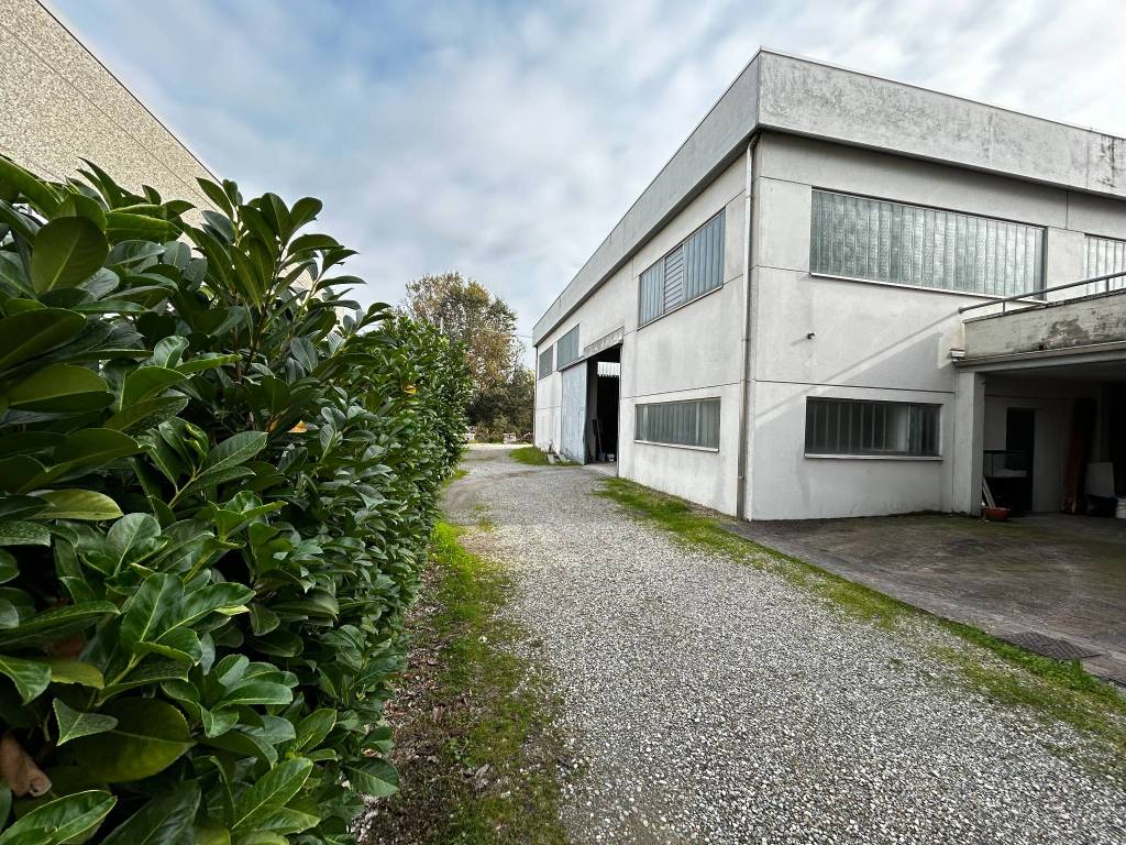 Capannone strada martinella 48/1, campus - gaione, parma