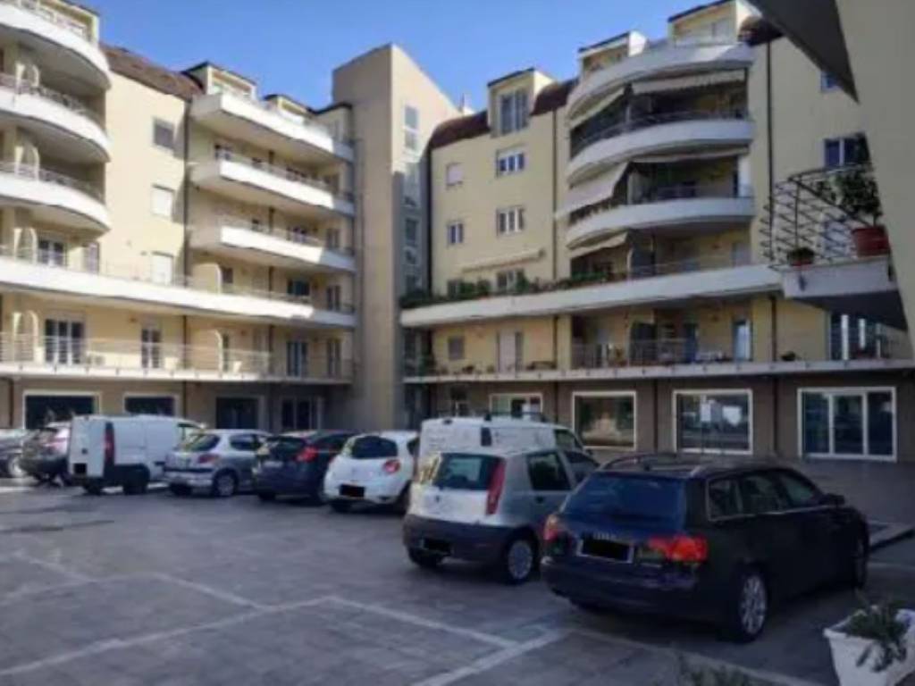 Magazzino o deposito all'asta corso giuseppe mazzini 338, vasto