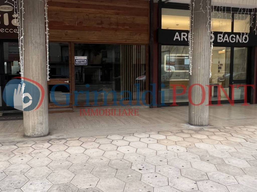 Locale commerciale viale g. leopardi 38, salesiani - caliò, lecce