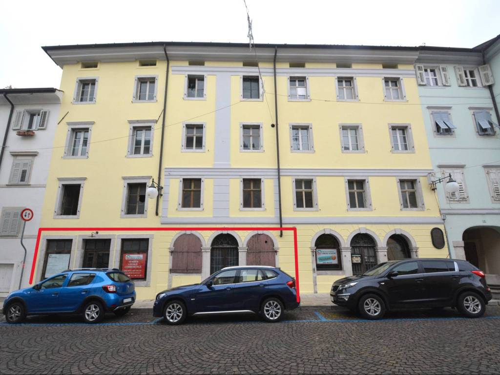 Locale commerciale piazza camillo benso di cavour 6, centro, gorizia