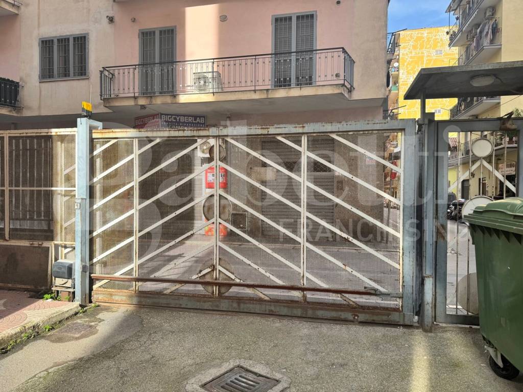 Garage - box via f.s. caiazzo, centro, angri