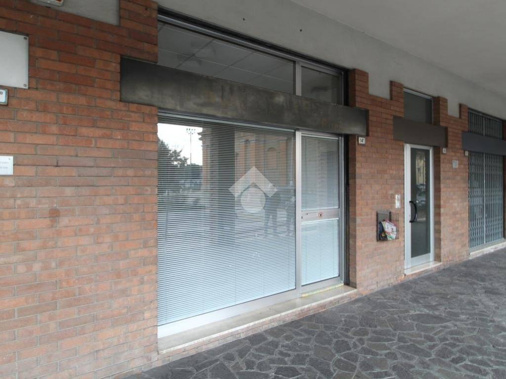 Laboratorio via mons. saccani 14, centro, cadelbosco di sopra