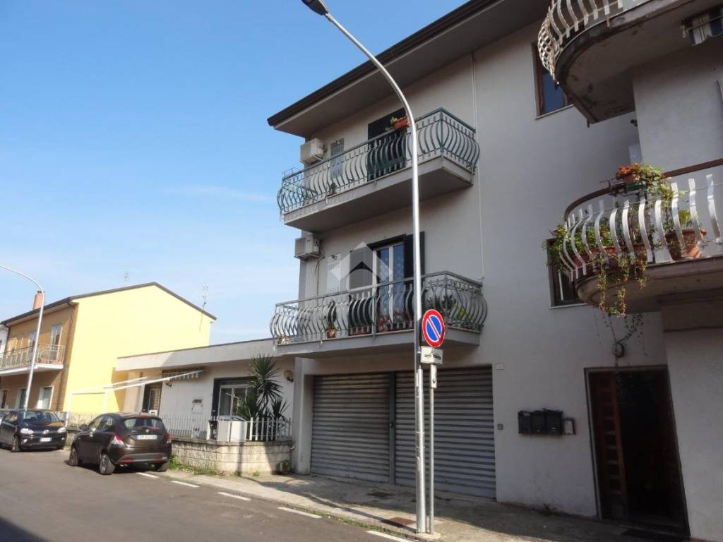 Trilocale via bosco lucarelli 12, centro, san giorgio del sannio