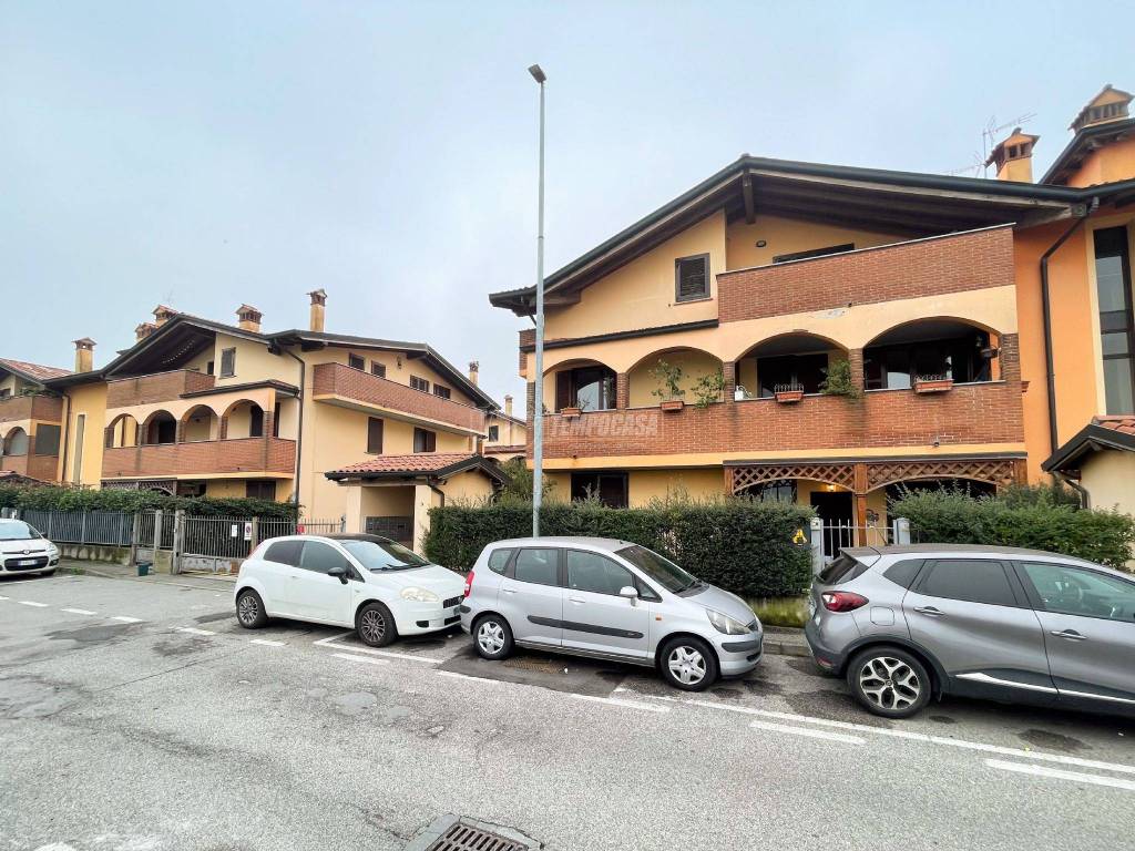 Trilocale via cav. domenico mangiagalli 9, comazzo