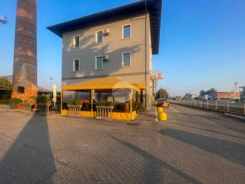 Attività commerciale via giuseppe garibaldi 37, rezzato