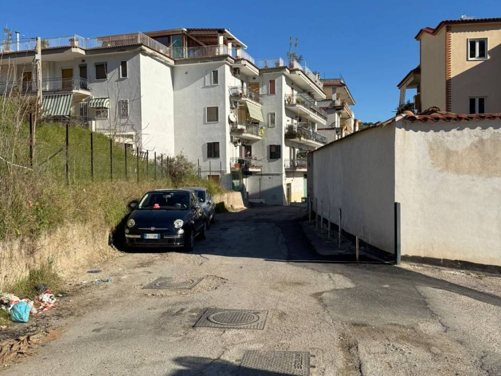 Magazzino - deposito via pisciarelli 99, agnano, pozzuoli