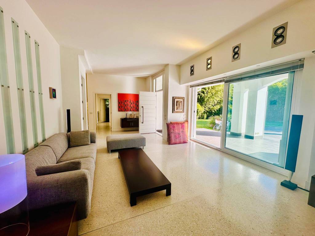 Villa unifamiliare via benedetto croce, vittoria apuana, forte dei marmi
