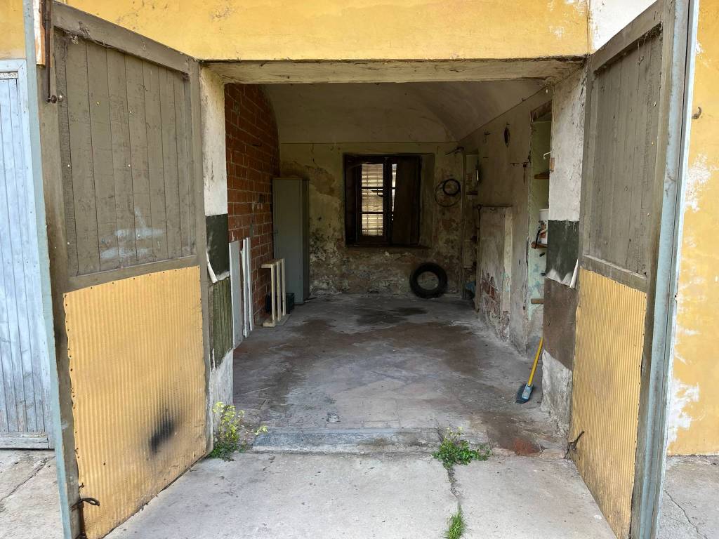 Garage - box via dalmazia 13, semicentro, vercelli