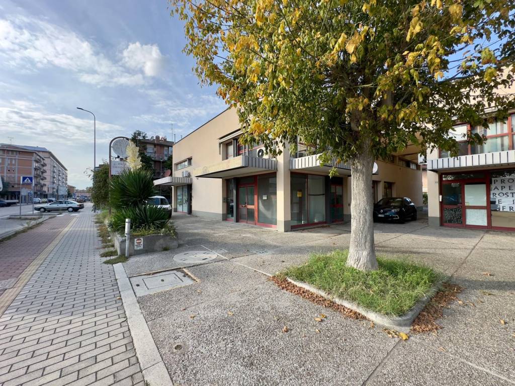 Attività commerciale con laboratorio via bassano del grappa 64, gallery - rubicone, ravenna