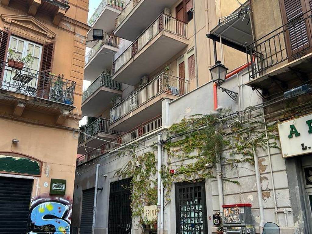 Magazzino - deposito via divisi 33, kalsa, palermo