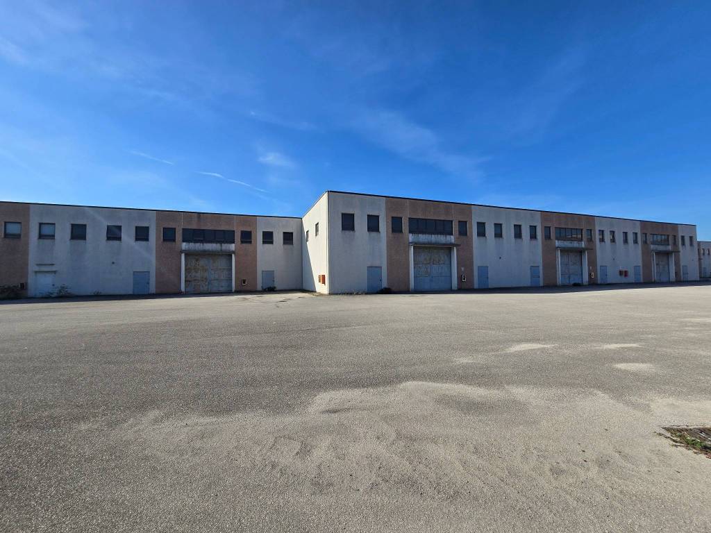 Capannone località cerasa, pastorano