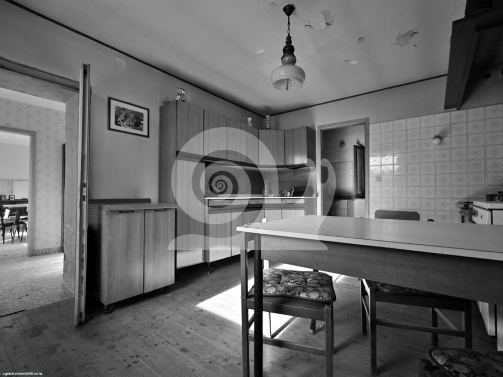 vendita-casale-cassacco-da-ristrutturare-posto-auto-540-m-rif