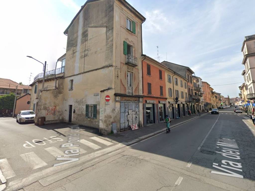 Stanza singola via ponte vecchio, pavia