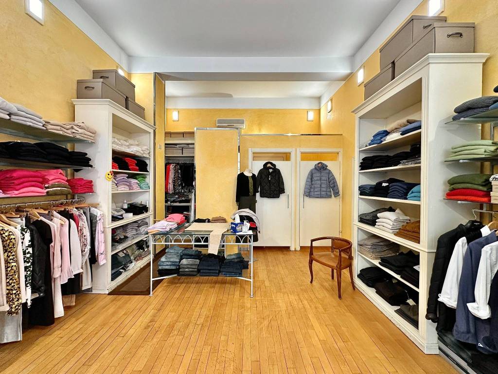 Locale commerciale strada giuseppe garibaldi 22, centro storico, parma
