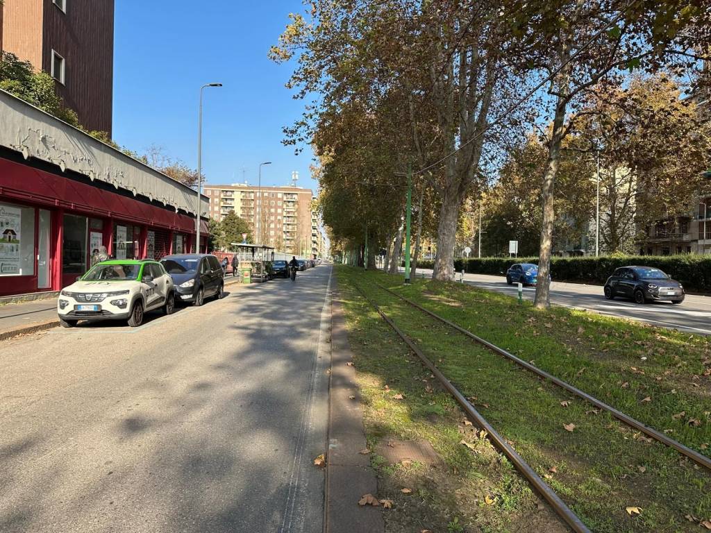 Locale commerciale viale fulvio testi 32, ca' granda, milano