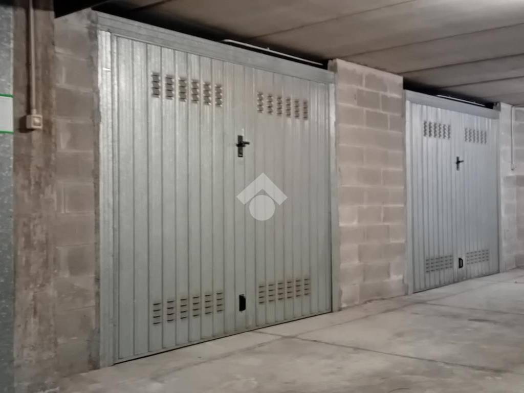 Garage - box via vittorio bottego 40, via dario campana, rimini