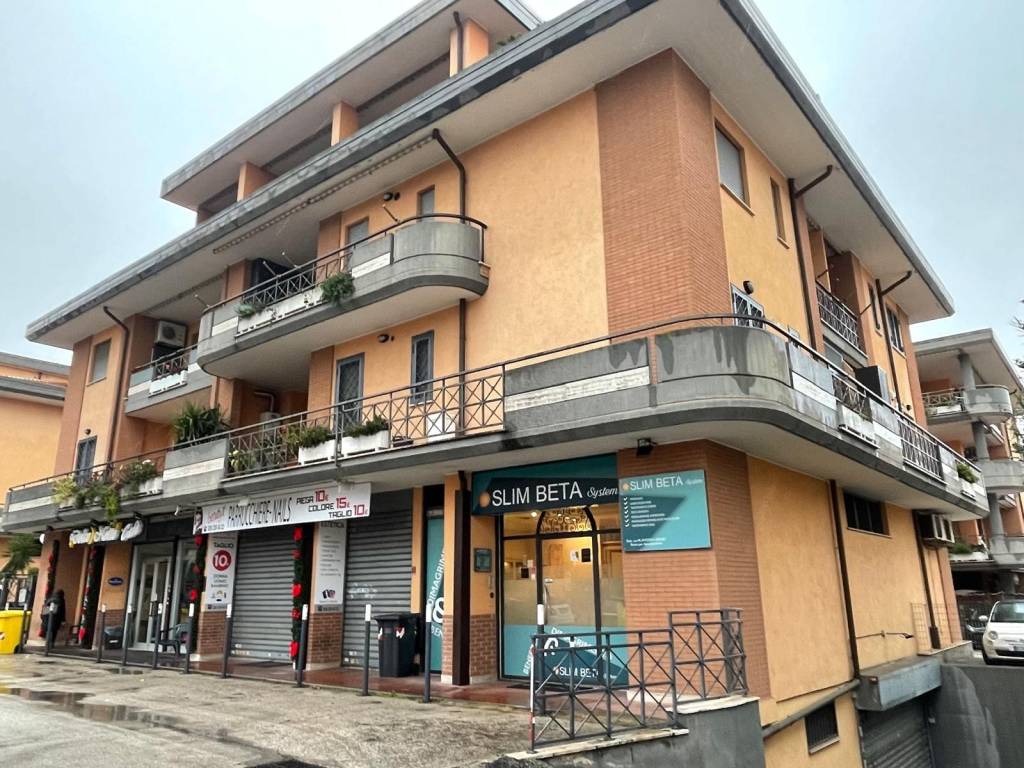 Locale commerciale via giacomo matteotti 112, centro, aprilia