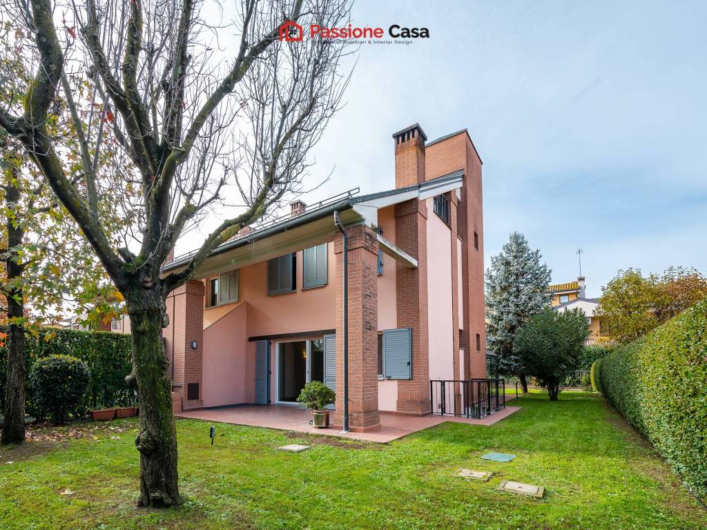 Villa bifamiliare, buono stato, 213 m², botteghino - pilastrello, parma