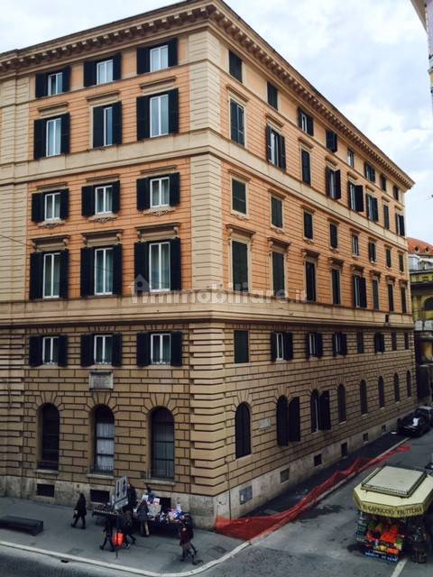 Palazzo - Edificio in vendita a Roma