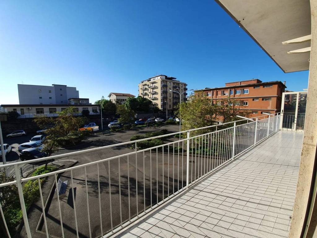 Vendita Appartamento In Via Giuseppe Mazzaglia Catania Buono Stato Secondo Piano Con Balcone