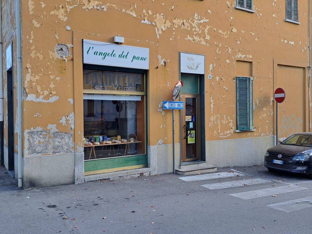 Locale commerciale via camillo benso di cavour 6, albizzate
