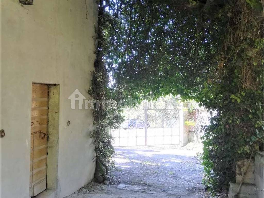 Incendio a Teruzzi di Morfasso, impegnati i vigili del fuoco Incendio a Teruzzi di Morfasso, impegnati i vigili del fuoco