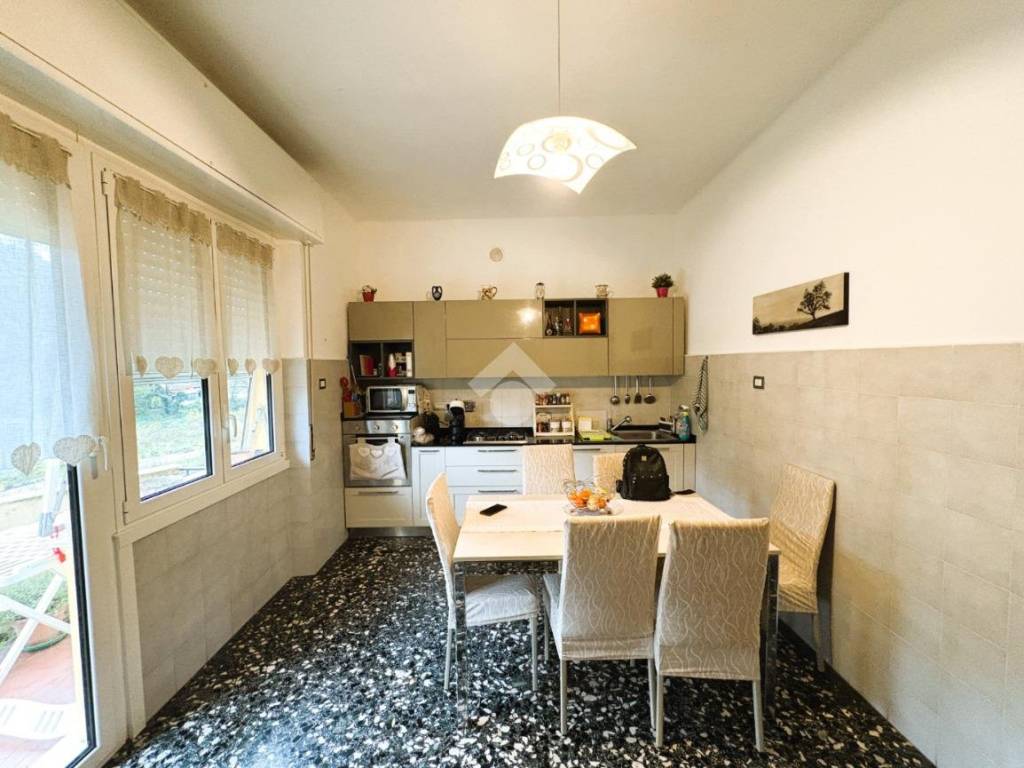 Trilocale via fratelli canepa 96, pedemonte, serra riccò