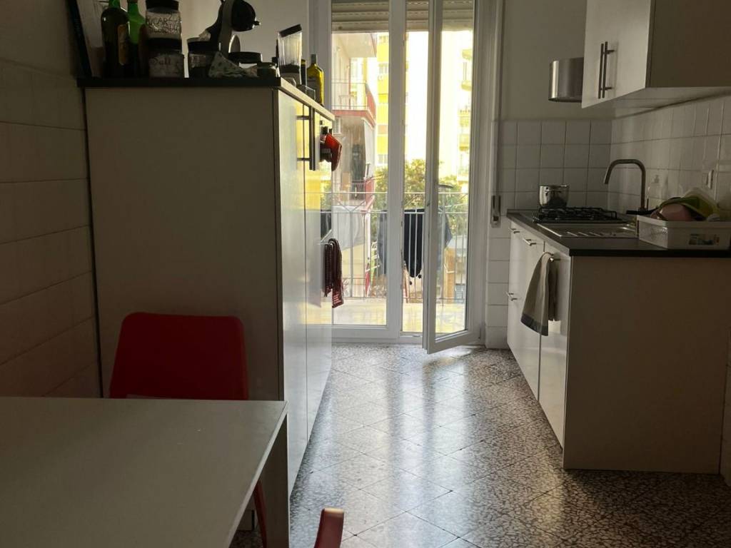 Stanza singola piazzale giulio cesare 21, bari