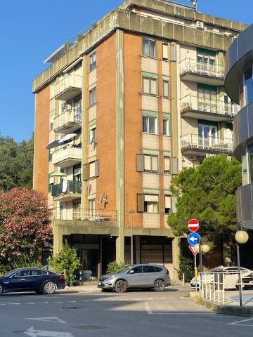 Locale commerciale con laboratorio via delle giarrette 5, marina julia, monfalcone