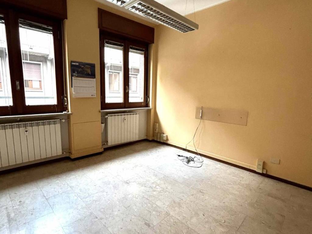 Ufficio - studio via camillo benso di cavour, centro, varese