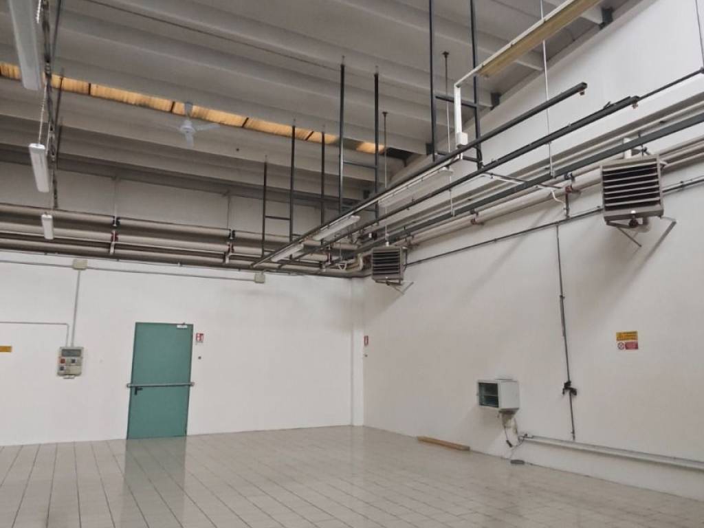 Capannone, zona industriale, carpi