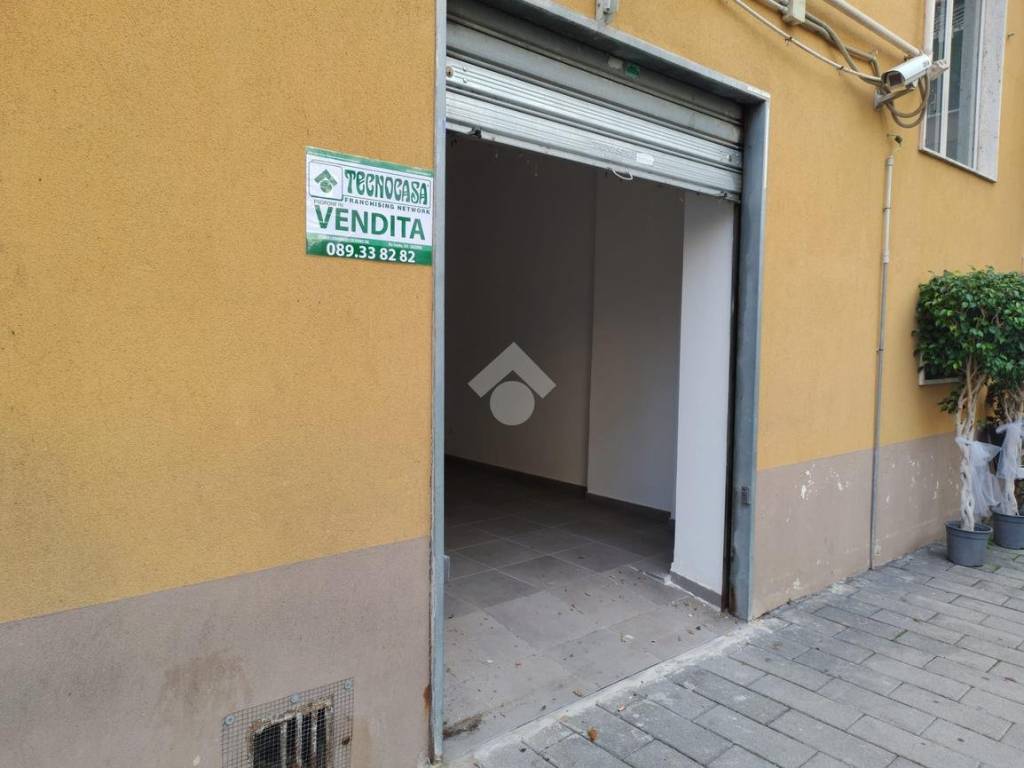Locale commerciale via parmenide 10, centro, salerno