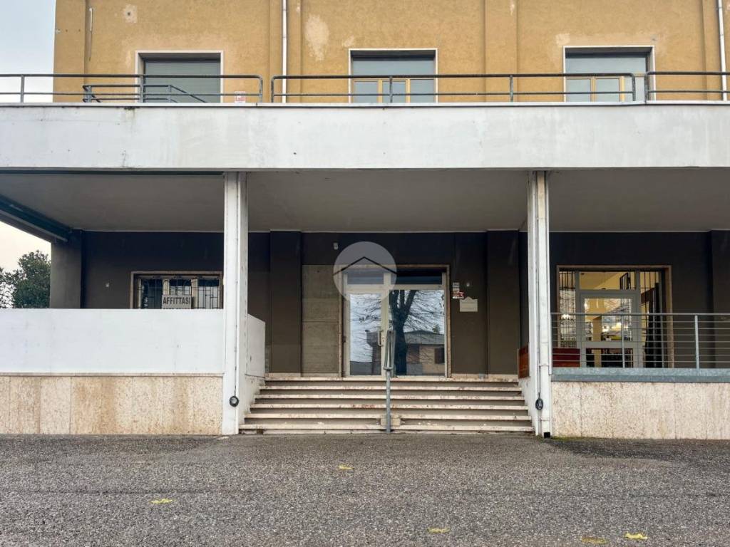 Locale commerciale strada statale goitese 204, centro, goito