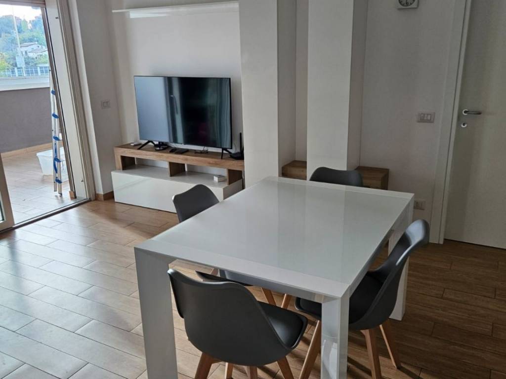 Bilocale via di villa bonelli 21, magliana, roma