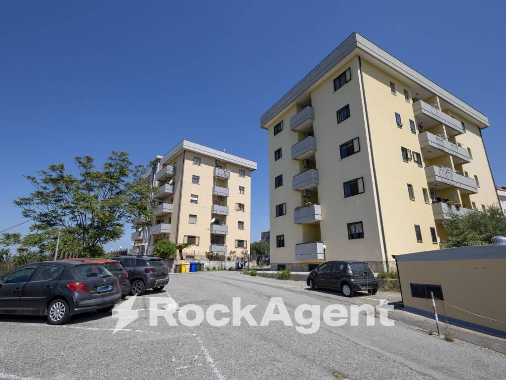 Quadrilocale viale barlaam da seminara, 36, mater domini - cavita, catanzaro