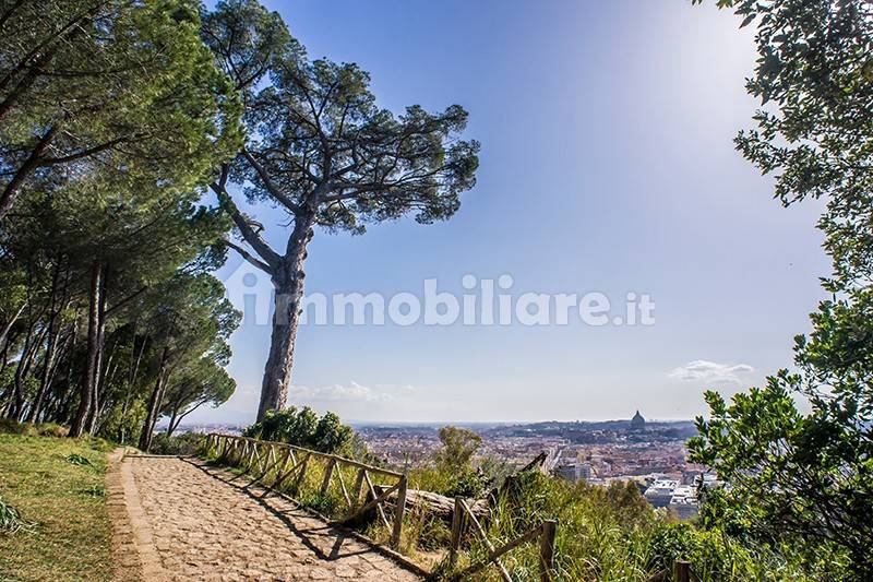Palazzo - Edificio in vendita a Roma