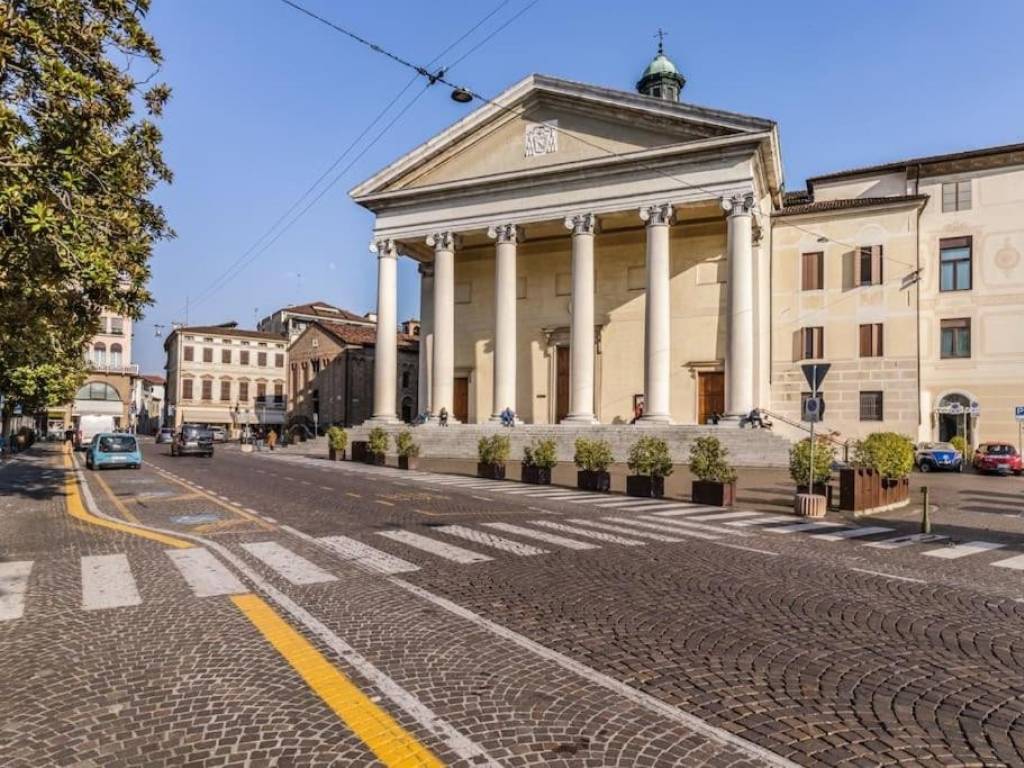 Locale commerciale piazza del duomo, duomo, treviso