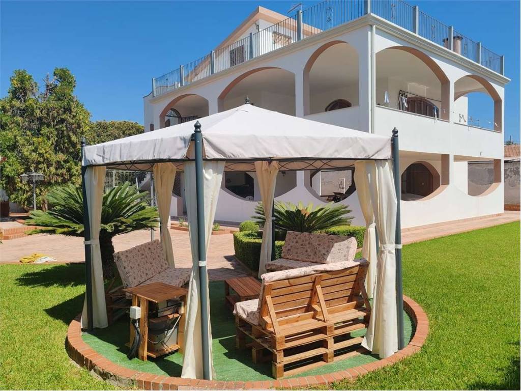 Villa unifamiliare, ottimo stato, 250 m², terrauzza, siracusa