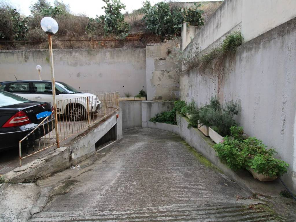 Garage - box viale sant'avendrace, 171, is mirrionis, cagliari