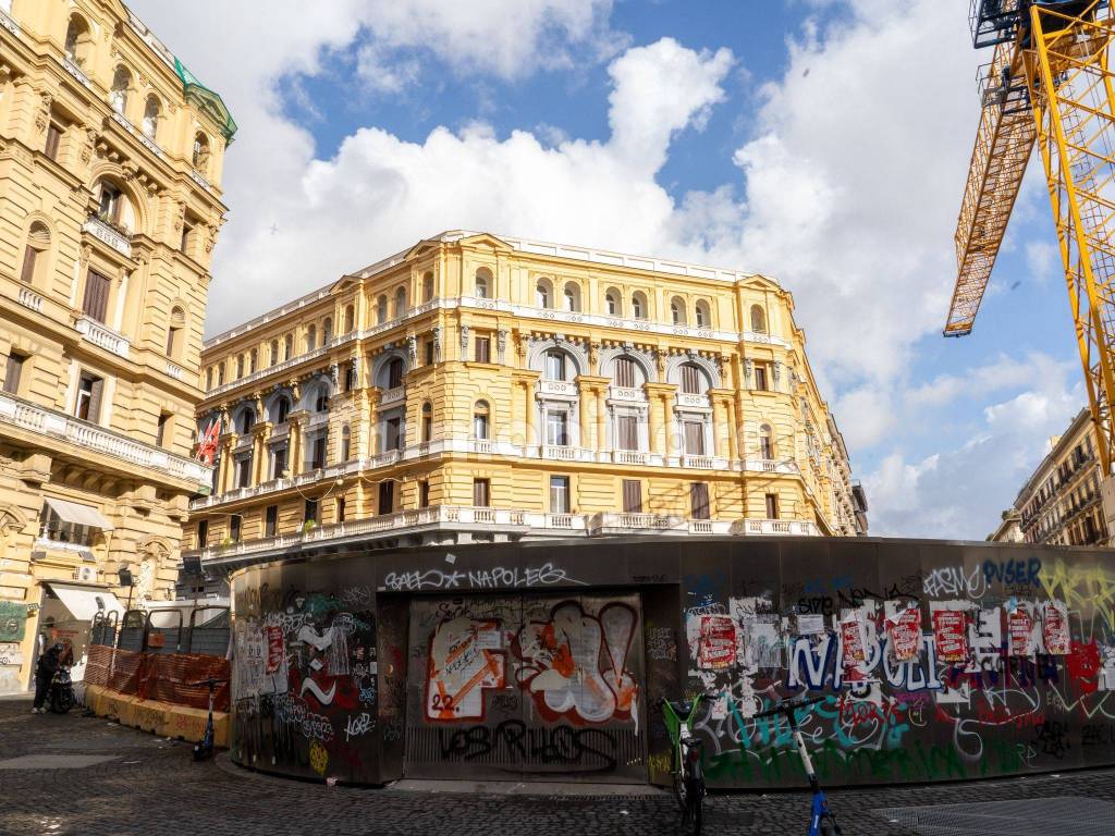 Vendita Appartamento Napoli. Trilocale in piazza Nicola Amore 2. Ottimo ...