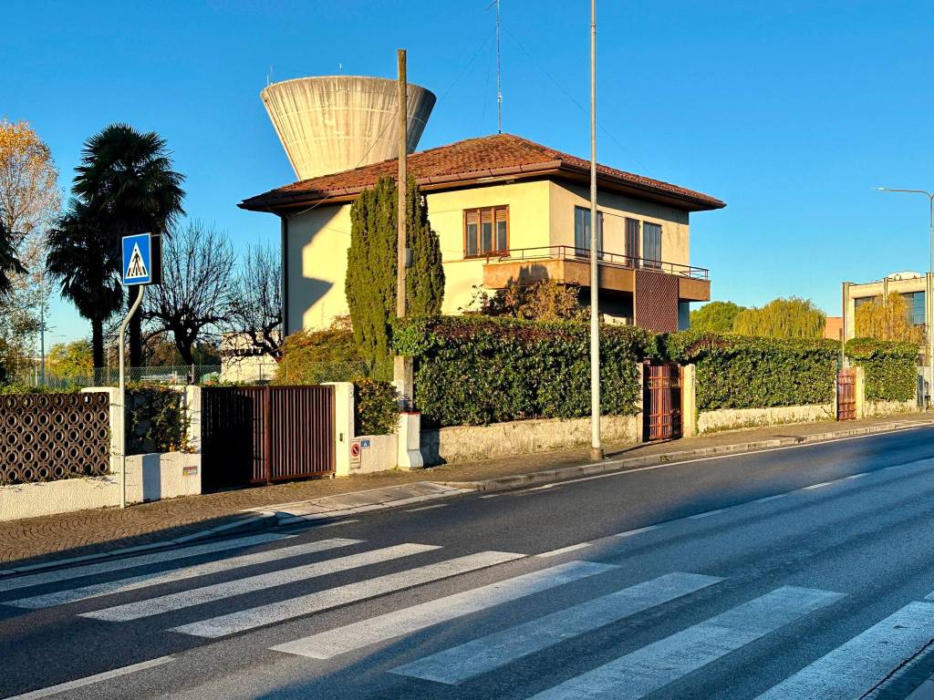 Villa unifamiliare via del cotonificio 54, stadio - rizzi, udine