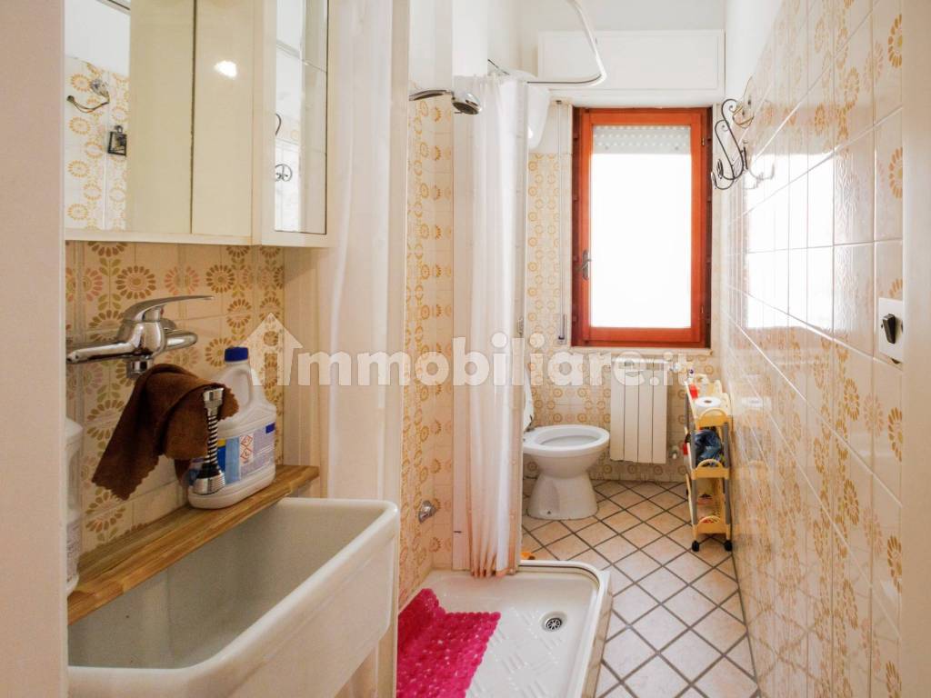 Vendita Appartamento in via Liguria 10. Silvi. Ottimo stato, su più  livelli, posto auto, con terrazza, riscaldamento centralizzato, rif.  102180736