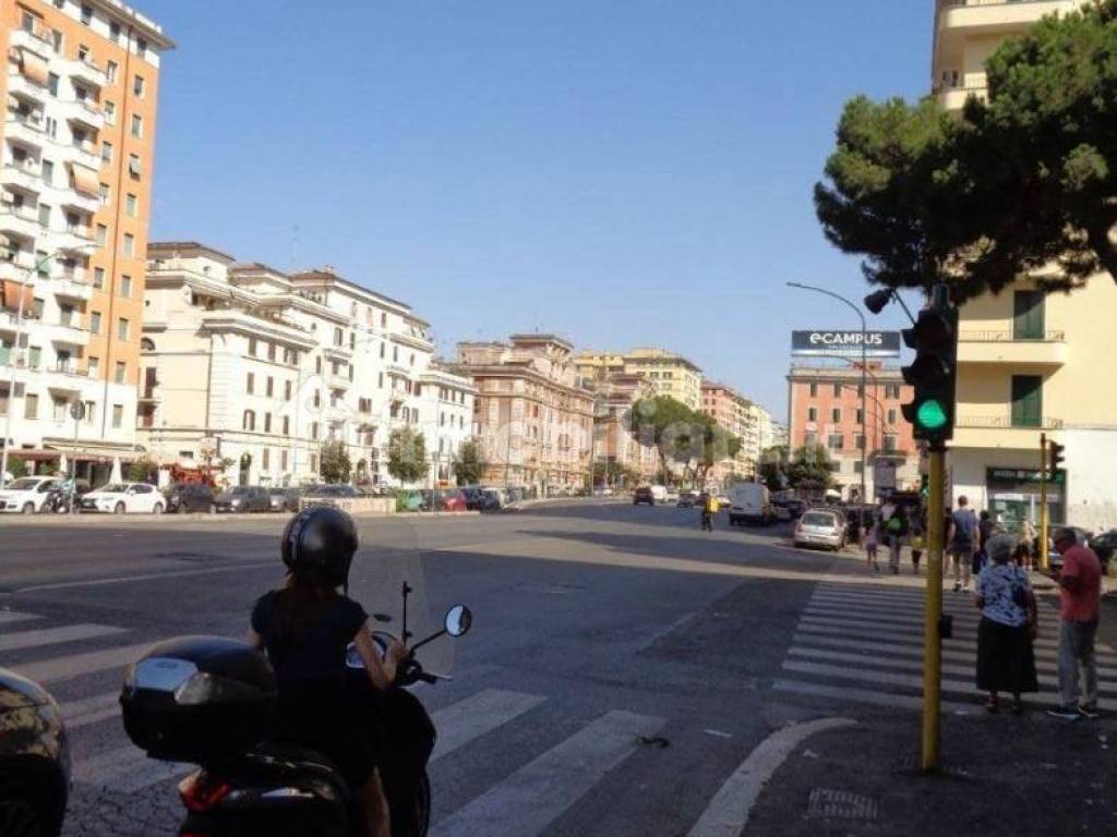 Appartamento piazza camillo finocchiaro aprile, appio latino, roma