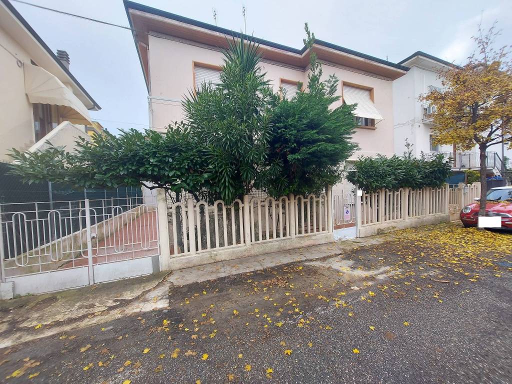 Villa bifamiliare via corrado valentini, montegranaro - loreto, pesaro